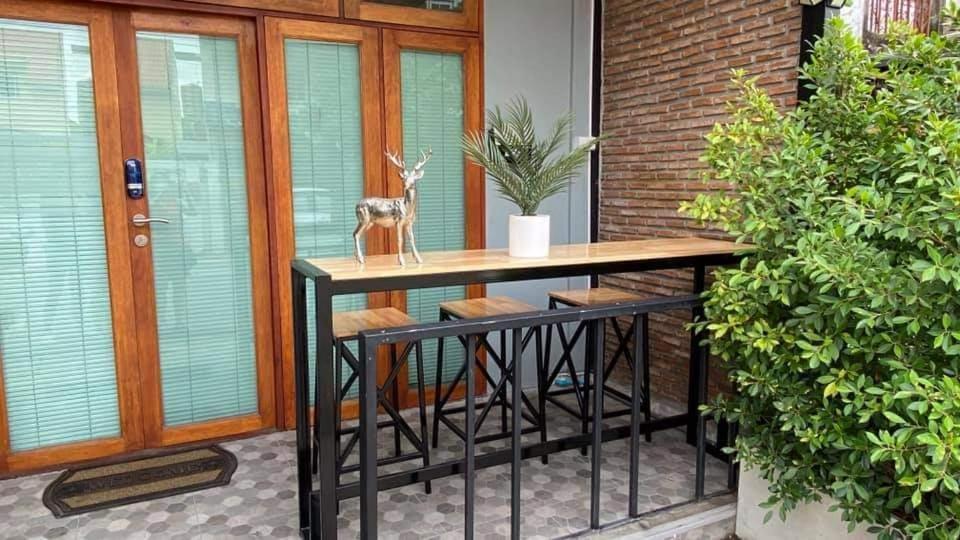 Nature Village Hostel Bangkok Exterior foto